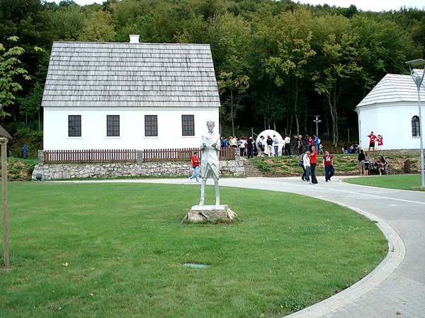 Casa onde nasceu Nikola Tesla