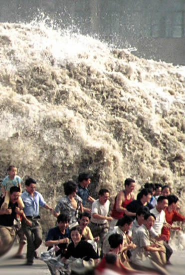 O Grande Calunga rugindo e destruindo tudo pela frente!